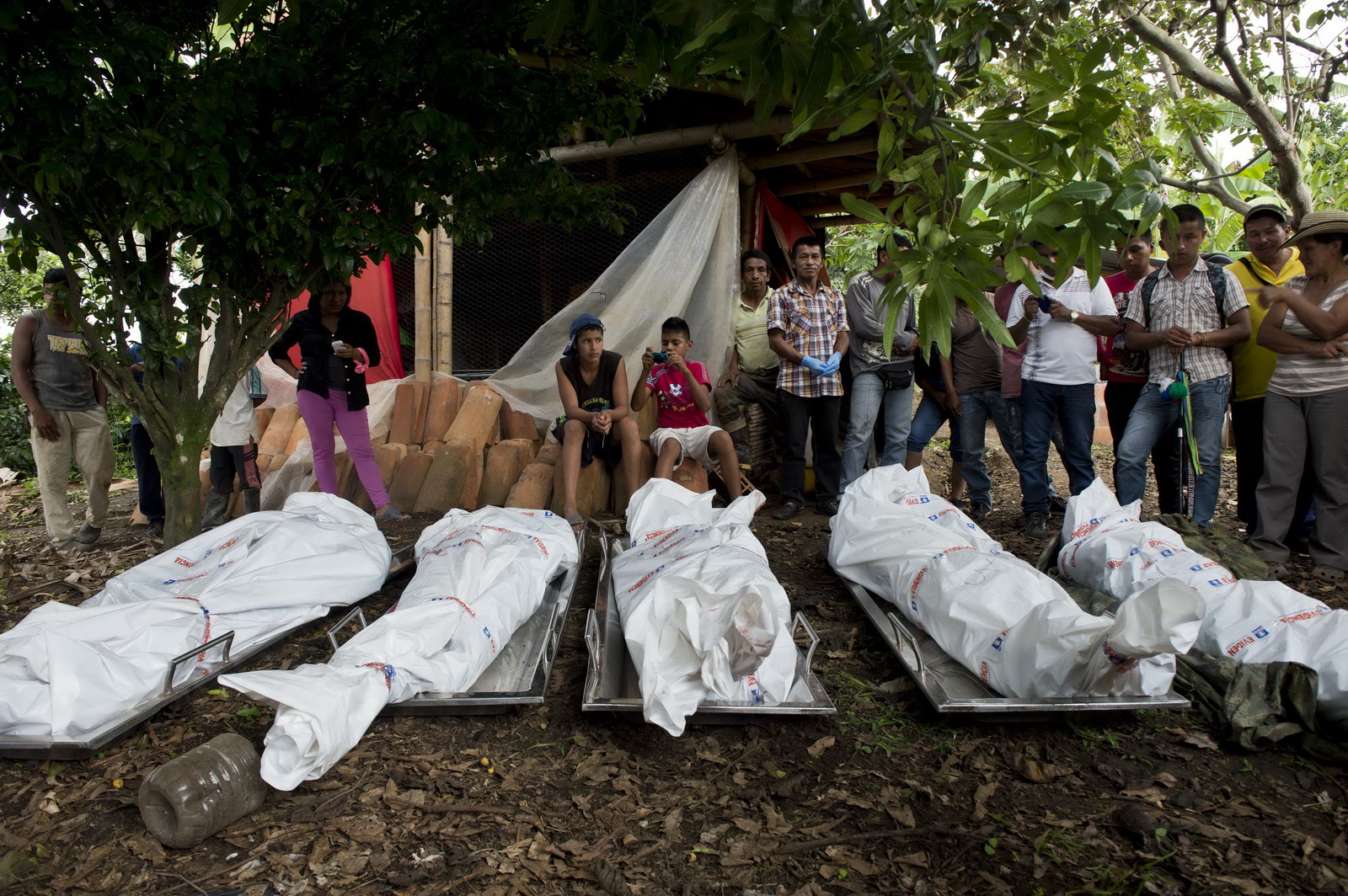 Egy utolsó rajtaütés után immár érvényben a FARC tűzszünete