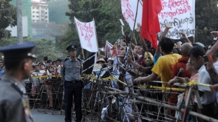 Tüntetés, rendőrsortűz egy kínai tulajdonú mianmari bányánál