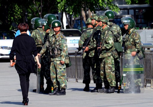 Kína könyörtelenül lesújt a “terrorizmusra” 8 állammal határos tartományában