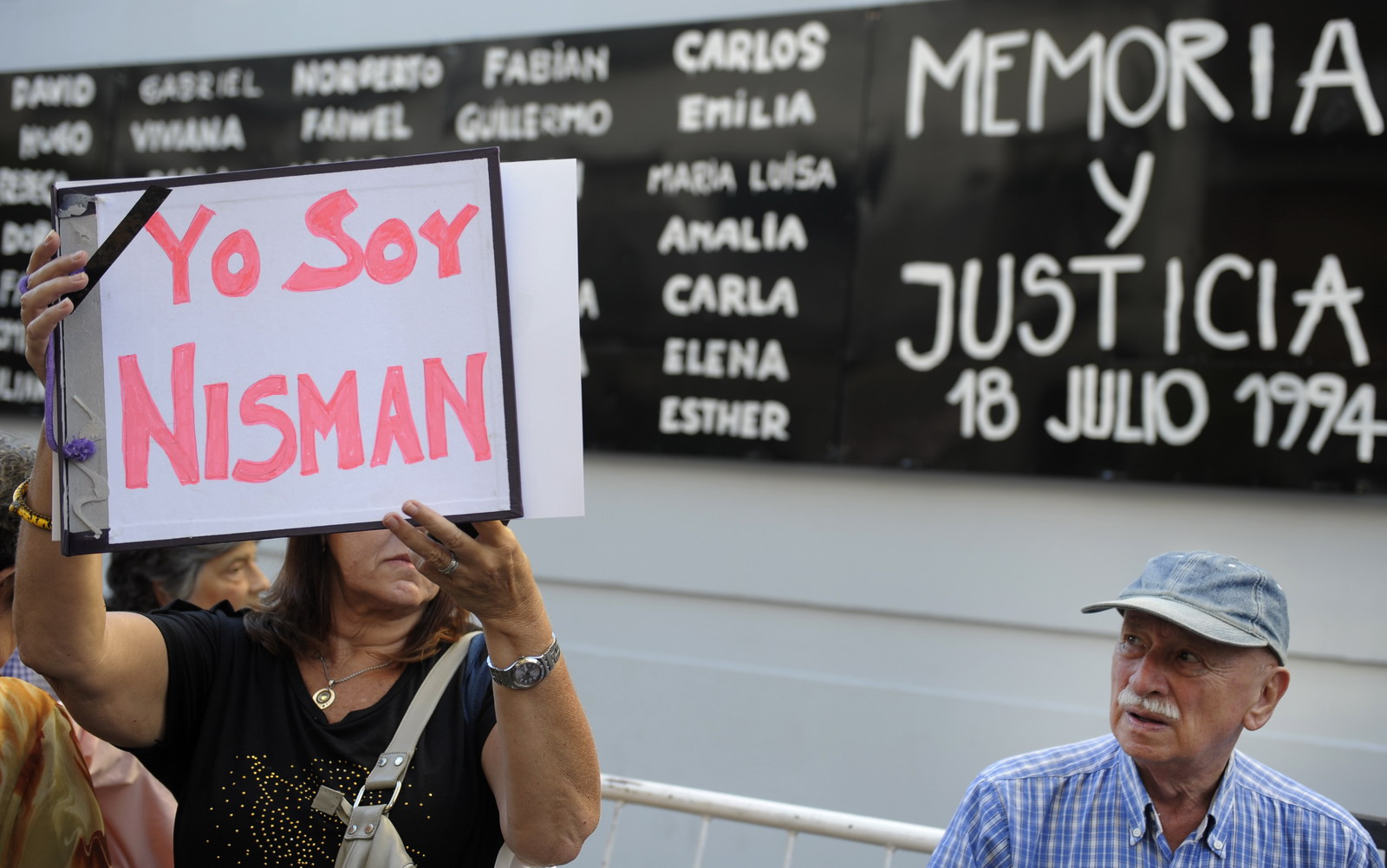 #YoSoyNisman: Tüntetnek Argentína Tel Aviv-i nagykövetsége elött