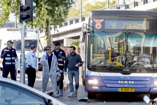 Késelés egy tel-avivi autóbuszon