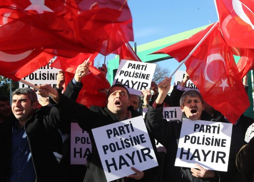Nem kerülnek bíróság elé a korrupt török miniszterek
