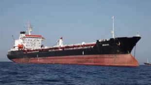 Görög olajtankert bombáztak Líbiában