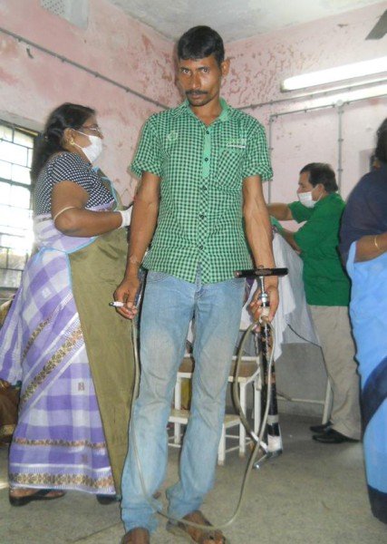 Biciklipumpával gyógyít egy indiai orvos