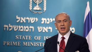 Benjamin Netanjahu volt koalíciós partnerein viccelődik