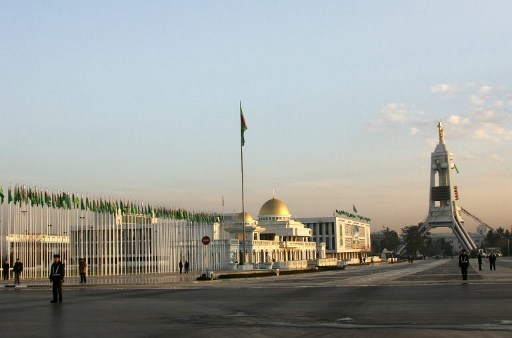 Tilos a fekete Türkmenisztánban