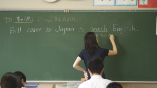 Angol nyelvű falu költözik Tokióba