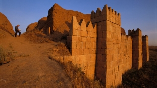 Ninive 3 ezer éves falait robbantgatja az Iszlám Állam