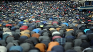 Nem engedik muzulmánok ezreit a moszkvai utcákra