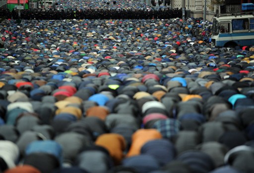 Nem engedik muzulmánok ezreit a moszkvai utcákra
