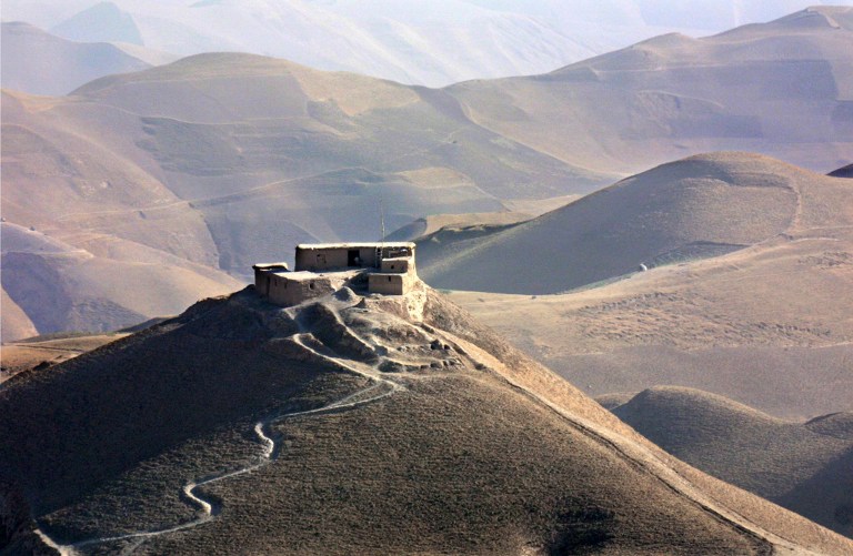 A hegyvidék sem akadály az útépítőknek Tádzsikisztánban
