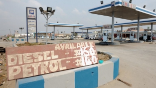 Az olajárzuhanás miatt billen a nigériai büdzsé