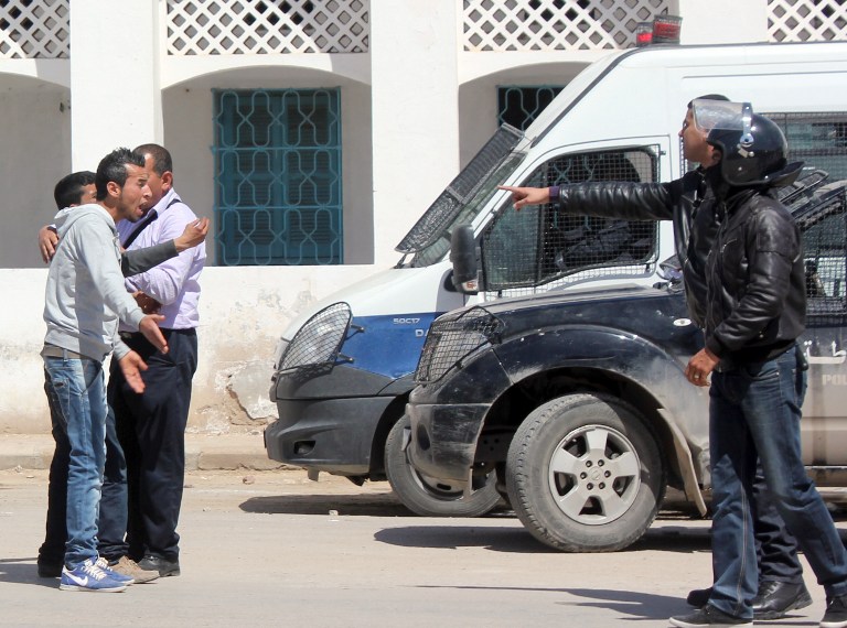 Kényszeralku a líbiai benzincsempészekkel Tunéziában