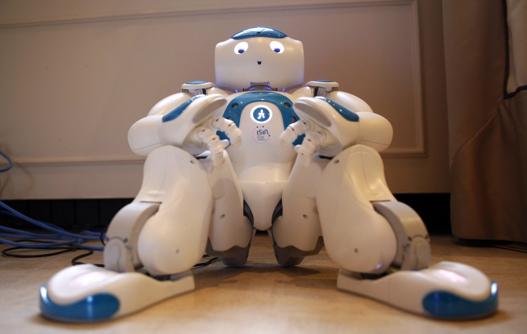 Nao, a robot 19 nyelven köszönti a bank ügyfeleit Japánban