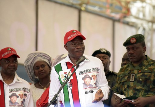 Bomba robbant a nigériai elnök kampányrendezvényénél