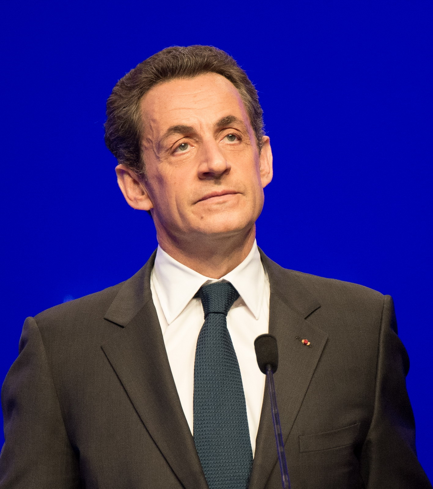 Mit keres Sarkozy exelnök Abu Dhabiban?