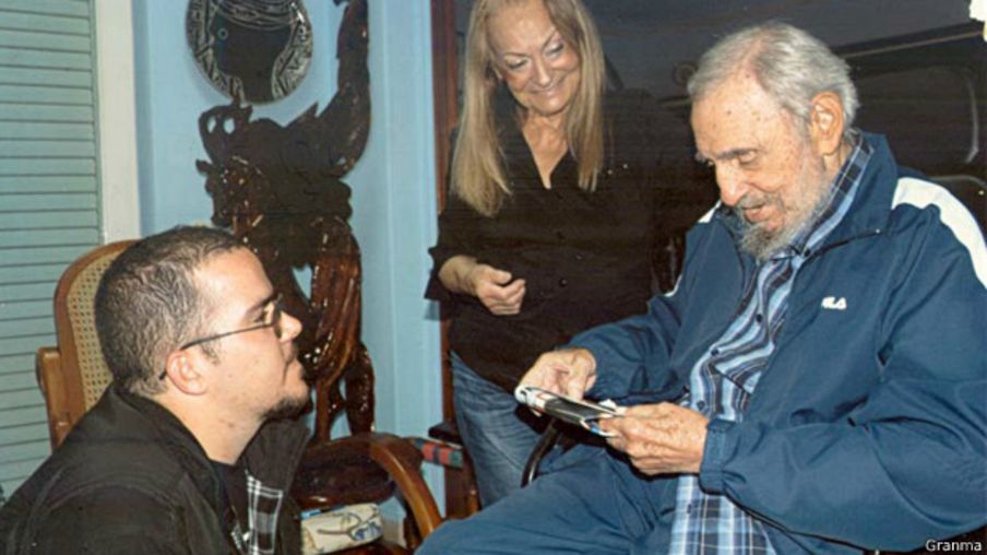 Fidel fél év után újra fotójával üzente: élek