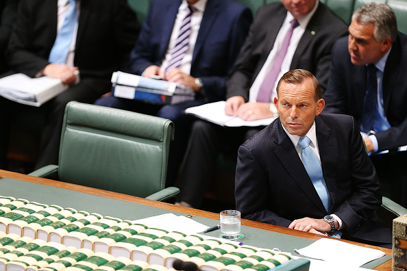 Tony Abbott marad az ausztrál miniszterelnök – egyelőre