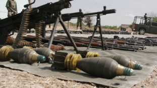 Oroszország egyiptomi közvetítéssel szállít fegyvereket a líbiai nacionalistáknak