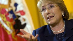 Bachelet belenyúl az abortusz nevű darázsfészekbe