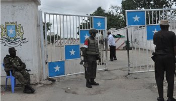 Aknavetőkkel lőtték az elnöki palotát Mogadishuban