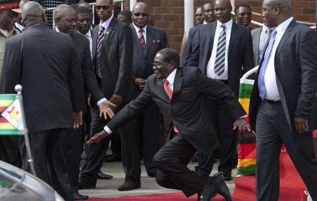 Fotók: Mugabe beindította a mémcunamit a világhálón