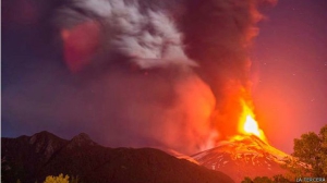 150303112402_chile_volcan_villarrica_erupcion_624x351_latercera