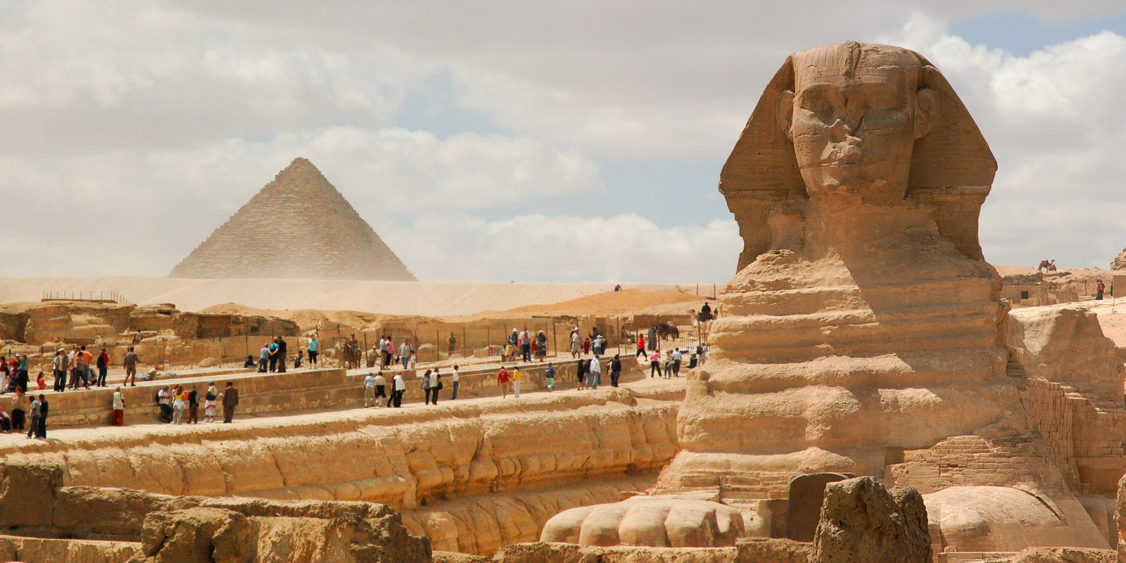 Pornót forgattak a piramisoknál – Egyiptom dühös