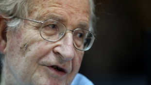 Chomsky: küszöbön az új világháború