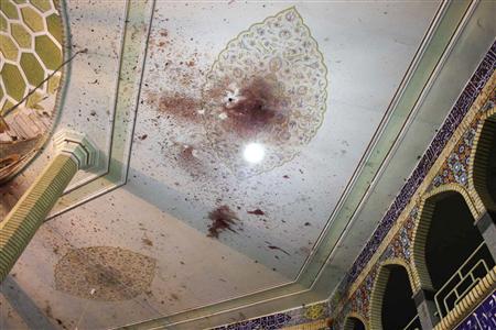 A zahedáni terrortámadás után: vér a  Dzsamia-mecset falán. A robbanásban 27-en vesztették életüket. 