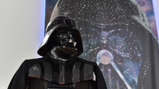 Limitált szériás Darth Vader csizma a piacon