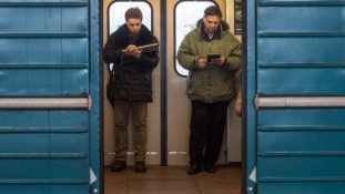 Ingyen pornó a moszkvai metrón