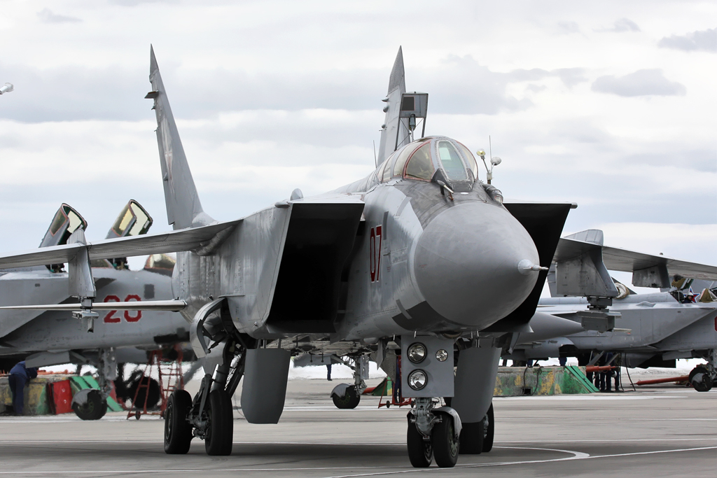 MiG-31_790_IAP_Khotilovo_airbase_2
