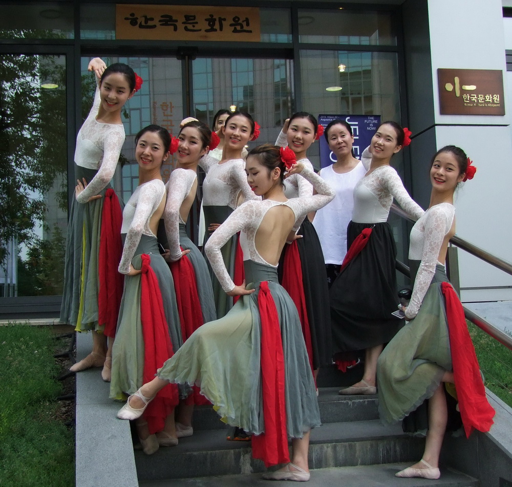 Egy koreai táncest fotói Budapestről
