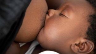 Kuba a világon elsőként számolta fel a HIV anyáról gyerekre történő fertőzését