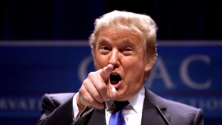 Trump kidobatta sajtótájékoztatójáról az Univision műsorvezetőjét
