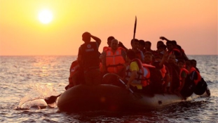 A tiszteletbeli konzul is csónakokat árult a menekülteknek