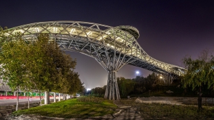26 éves lány tervezte Teherán legmenőbb hídját
