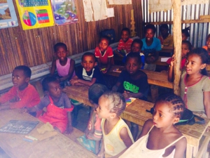 Iskolás gyerekek Maventibaóban
