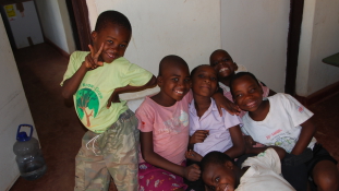 Árva gyerekeken segítettek a magyarok Malawiban