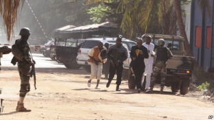 170 túszt tartanak fogva terroristák a bamakói hotelben