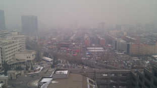 Peking tovább fuldoklik, már a repülők sem szállhatnak fel