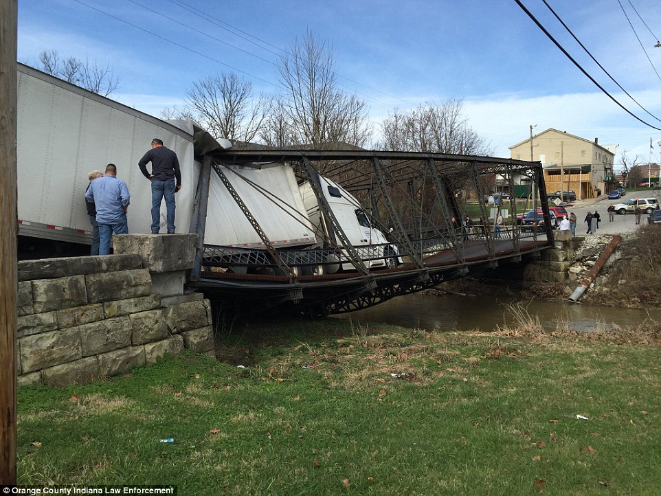 2FA93F2C00000578-3377107-Mary_Lambright_23_didn_t_make_it_across_a_historic_bridge_in_Pao-a-1_1451392164426