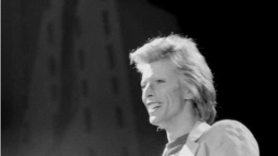 Így bontotta a berlini falat David Bowie