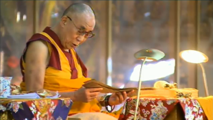 Engedték a dalai lámáért imádkozni a tömeget Kínában