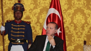 Erdogan: Moszkva álljon le a légitámadásokkal Szíriában