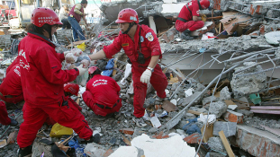 Tajvani földrengés: 110 felett a halottak száma