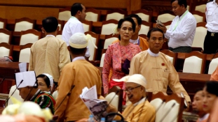 55 év után összeült az első szabad parlament Mianmarban
