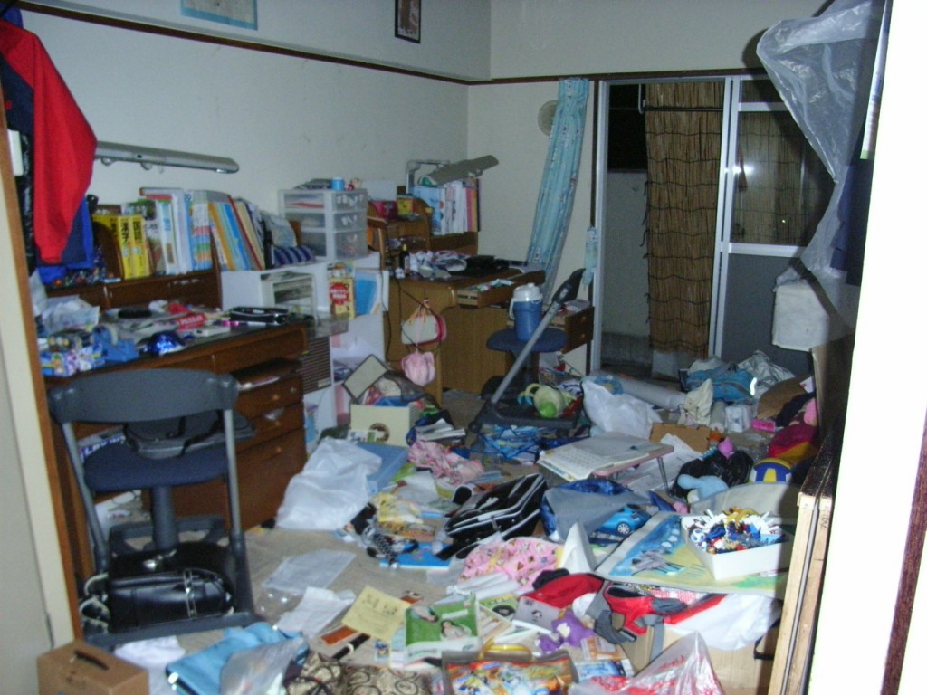 Messy-Kids-Study-Room-1024x768