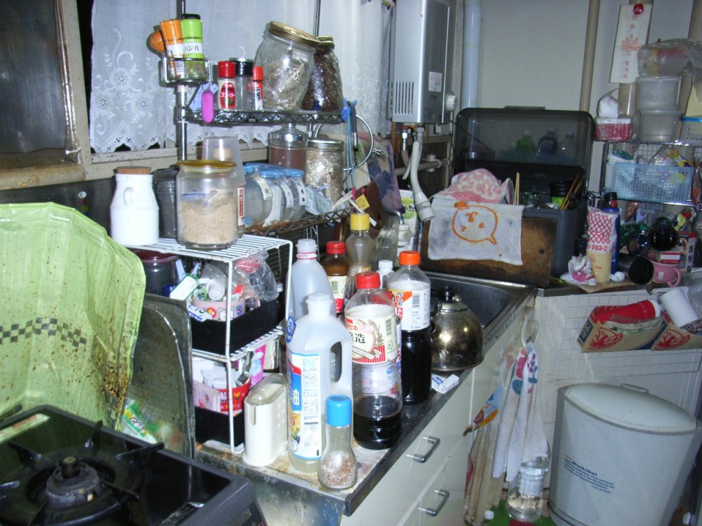 Messy-Kitchen-1024x768